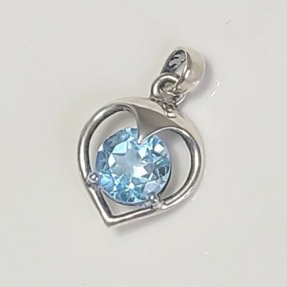 Beautiful Vintage Blue Topaz Sterling Silver Floating Stone Heart Pendant
